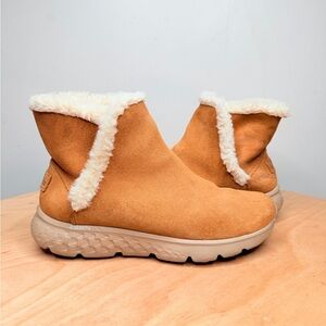 Skechers On the GO Comfort Leather Tan Ankle Bootie with Faux Fur Lining Size 7